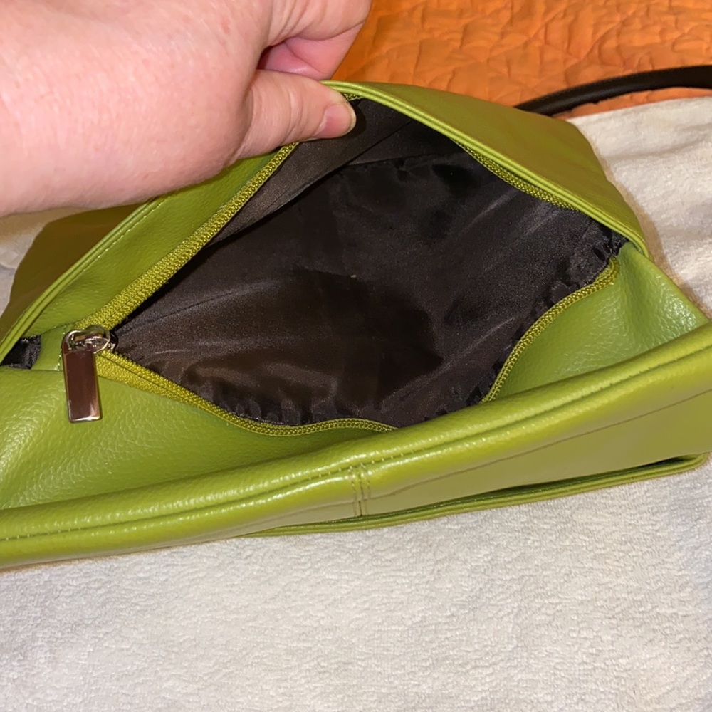 Sleek Olive Green Women's Crossbody Bag - Picture 8 of 13